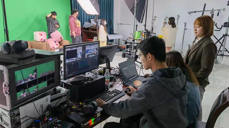 选择宣传片制作方时，要关注其资质和合规性。以下是一些关键点：